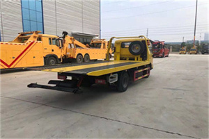 国展非事故拖车