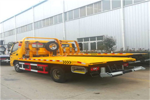 国展附近拖车救援搭电